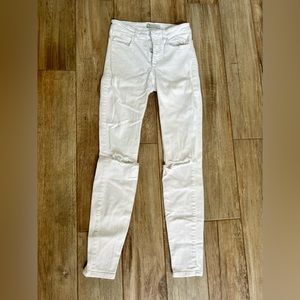 Guess skinny jeans in white- size 26